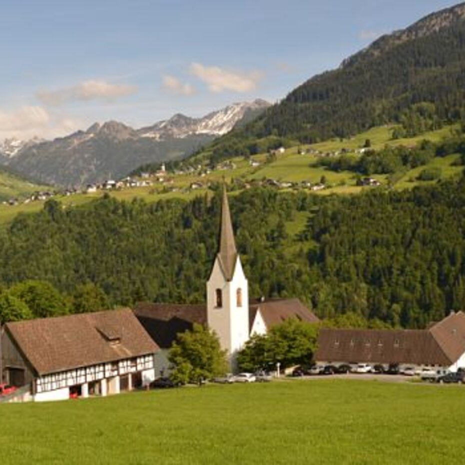 Propstei St Gerold Sta Maria Müstair Bissig Reisen Carreisen Städtereisen Busreisen